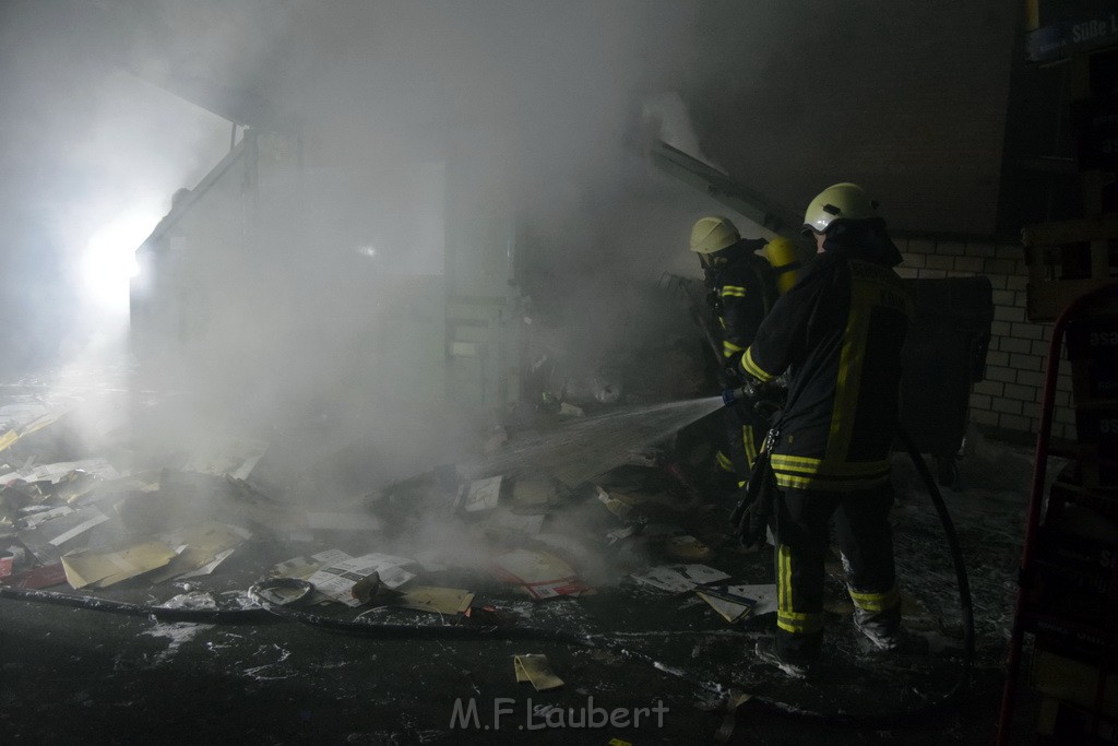 Feuer Papp Presscontainer Koeln Hoehenberg Bochumerstr P270.JPG - Miklos Laubert